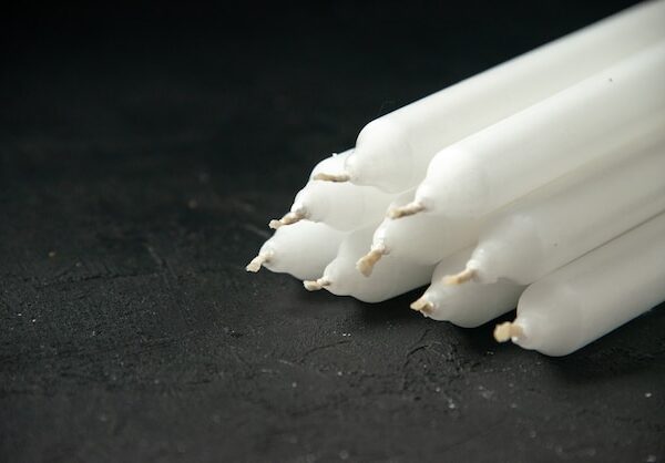 A Vela Certa para Cada Ambiente: Escolhendo Entre Velas de 7 Dias e a Vela Palito